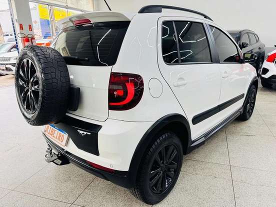 VOLKSWAGEN-CROSSFOX-2013