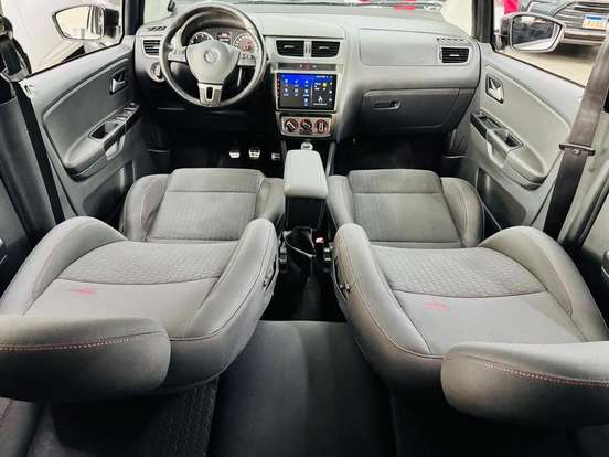VOLKSWAGEN-CROSSFOX-2013