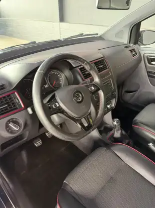 VOLKSWAGEN-FOX-2015