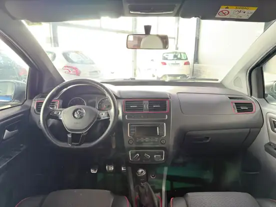 VOLKSWAGEN-FOX-2015