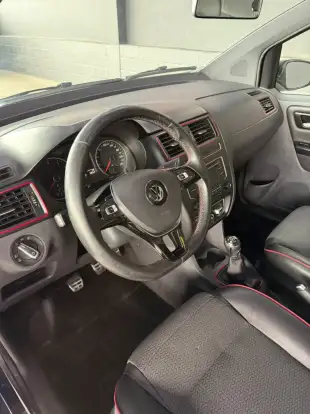 VOLKSWAGEN-FOX-2015