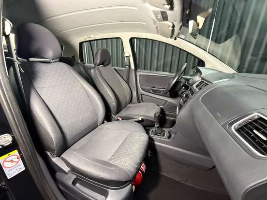 VOLKSWAGEN-FOX-2013