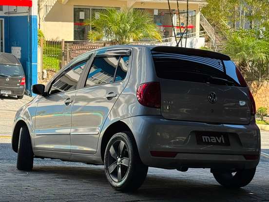 VOLKSWAGEN-FOX-2012