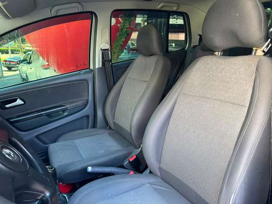 VOLKSWAGEN-FOX-2012