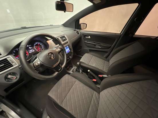 VOLKSWAGEN-FOX-2017