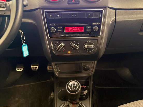 VOLKSWAGEN-GOL-1.0 MI ROCK IN RIO 8V FLEX 4P MANUAL VOLKSWAGEN-GOL-2015