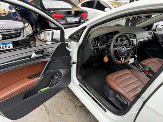 VOLKSWAGEN-GOLF-2013