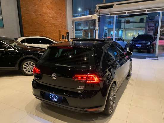VOLKSWAGEN-GOLF-2014