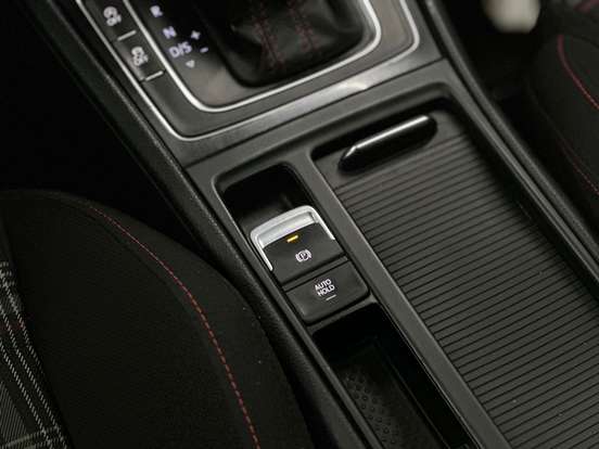 VOLKSWAGEN-GOLF-2013