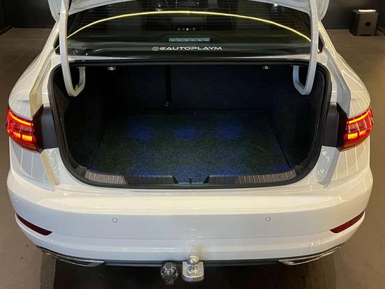 VOLKSWAGEN-JETTA-2020