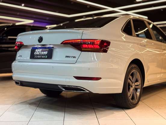 VOLKSWAGEN-JETTA-2018