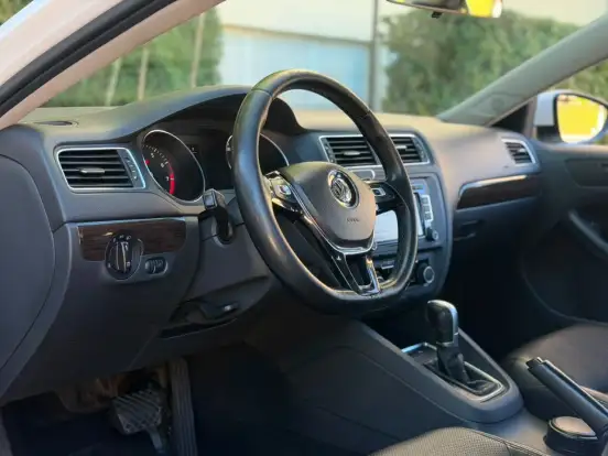 VOLKSWAGEN-JETTA-2014