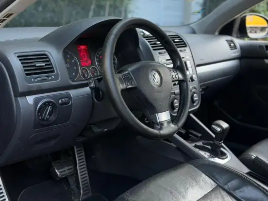 VOLKSWAGEN-JETTA-2009