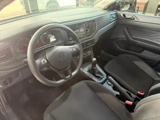 VOLKSWAGEN-POLO-2022
