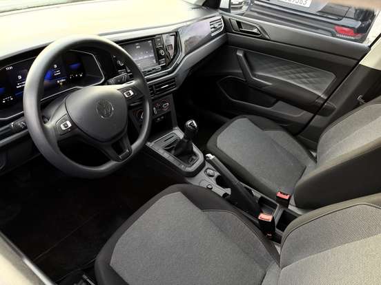 VOLKSWAGEN-POLO-2023