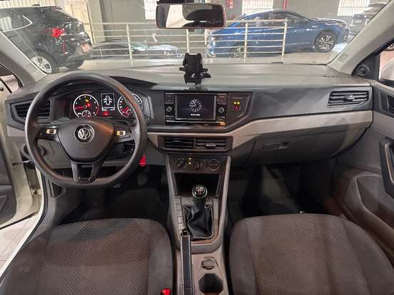 VOLKSWAGEN-POLO-2017