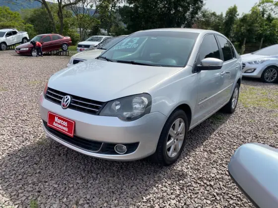 VOLKSWAGEN POLO SEDAN 1.6 MI COMFORTLINE 8V FLEX 4P MANUAL