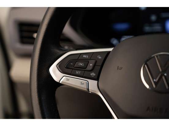 VOLKSWAGEN-TAOS-2022