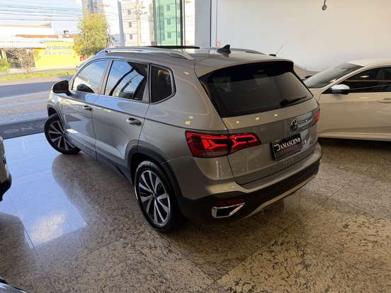 VOLKSWAGEN-TAOS-2021