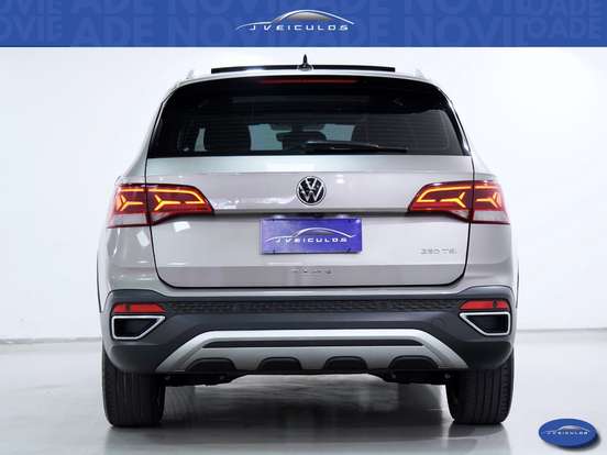 VOLKSWAGEN-TAOS-2023