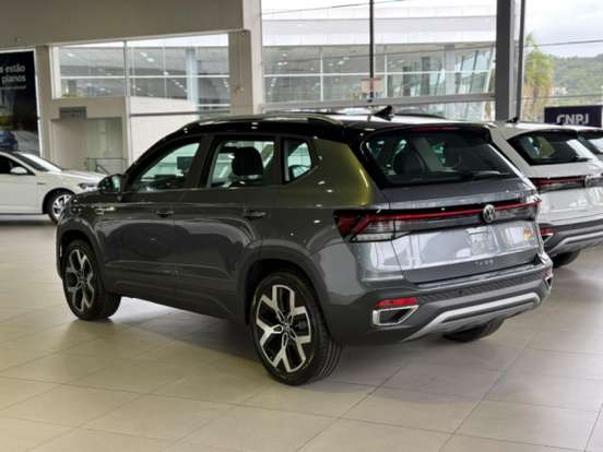 VOLKSWAGEN-TAOS-2026