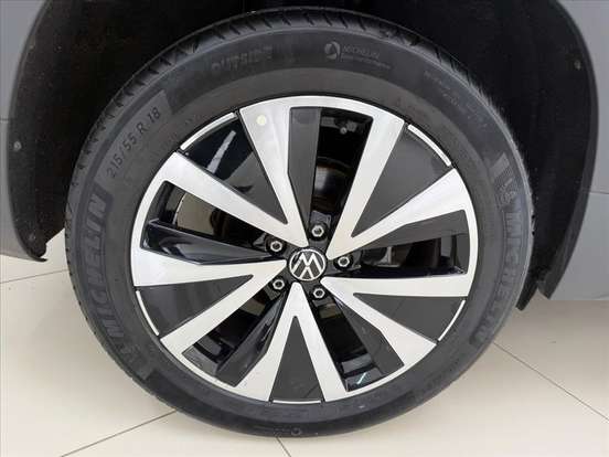 VOLKSWAGEN-TAOS-2023