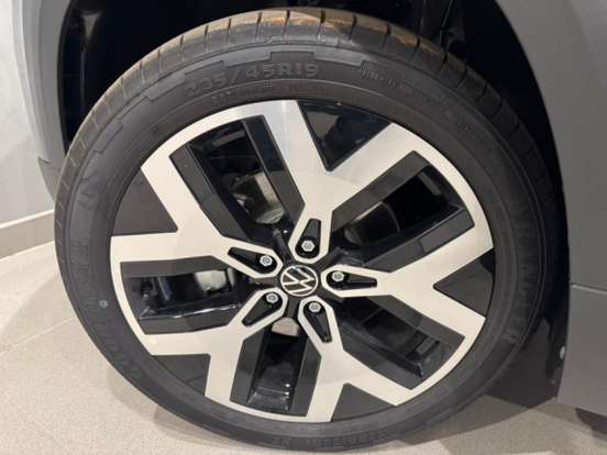 VOLKSWAGEN-TAOS-2026