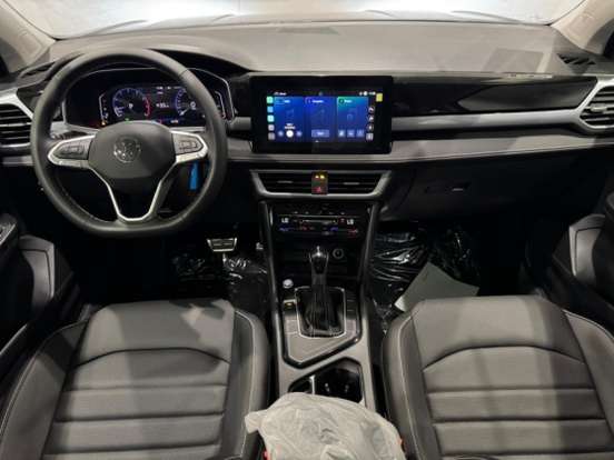 VOLKSWAGEN-TAOS-2026