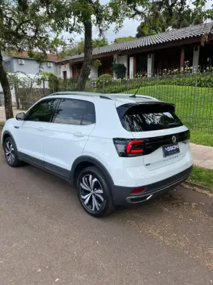 VOLKSWAGEN-T-CROSS-2021