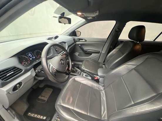 VOLKSWAGEN-T-CROSS-2020