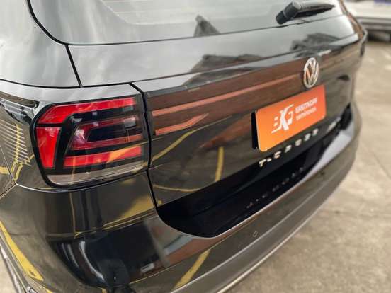 VOLKSWAGEN-T-CROSS-2020