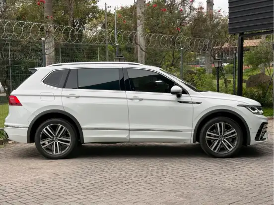 VOLKSWAGEN-TIGUAN-2.0 300 TSI GASOLINA ALLSPACE R-LINE AUTOMÁTICO VOLKSWAGEN-TIGUAN-2024