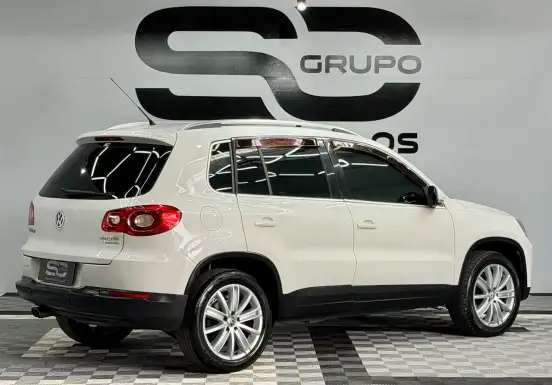 VOLKSWAGEN-TIGUAN-2011