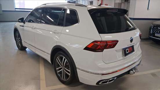 VOLKSWAGEN-TIGUAN-2023