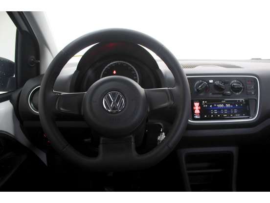 VOLKSWAGEN-UP-2016