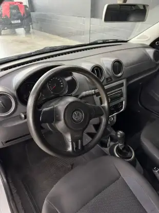 VOLKSWAGEN-VOYAGE-2015