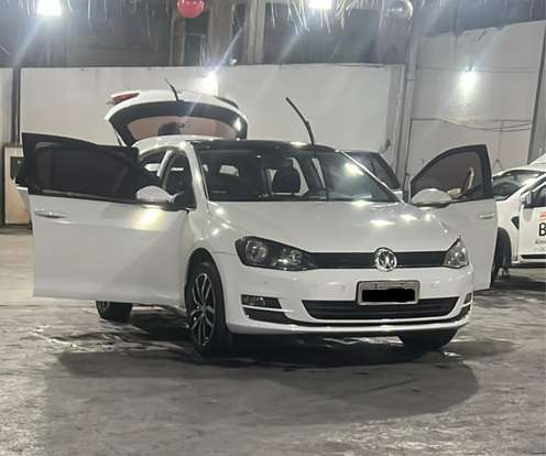 VOLKSWAGEN-GOLF-2014