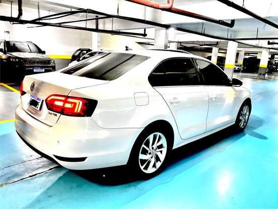 VOLKSWAGEN-JETTA-2.0 TSI HIGHLINE 211CV GASOLINA 4P TIPTRONIC VOLKSWAGEN-JETTA-2013