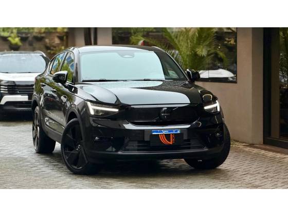 VOLVO EC40 P8 RECHARGE TWIN ELECTRIC ULTRA BLACK EDITION AWD