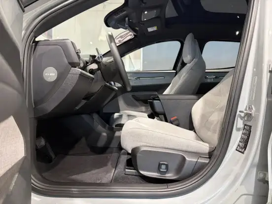 VOLVO-EX30-2024