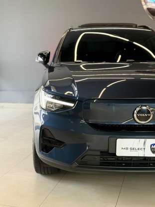 VOLVO-EX40-2025