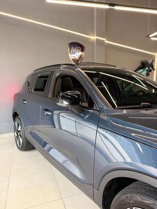 VOLVO-EX40-2025