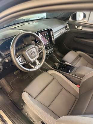 VOLVO-EX40-2025