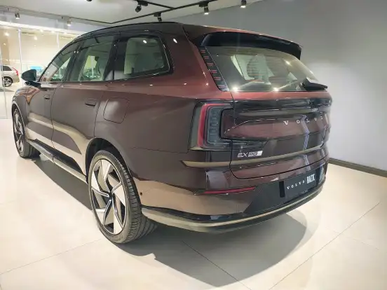 VOLVO-EX90-2025