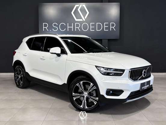 VOLVO-XC40-2020