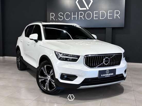 VOLVO-XC40-2020