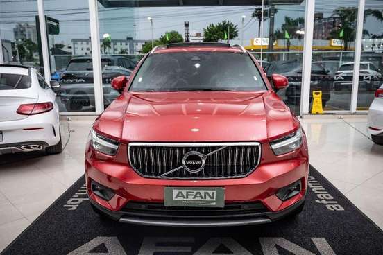 VOLVO-XC40-2021