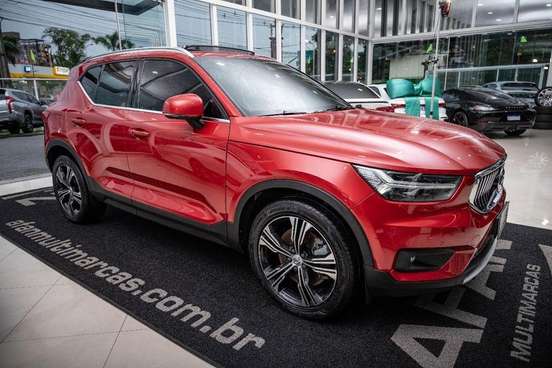VOLVO-XC40-2021