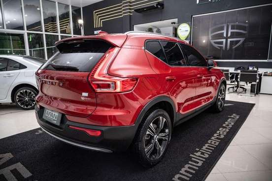 VOLVO-XC40-2021