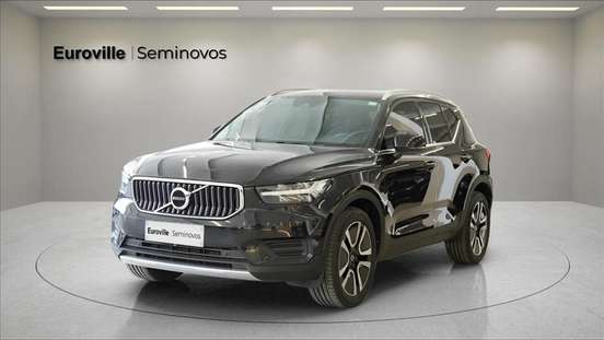 VOLVO-XC40-2021